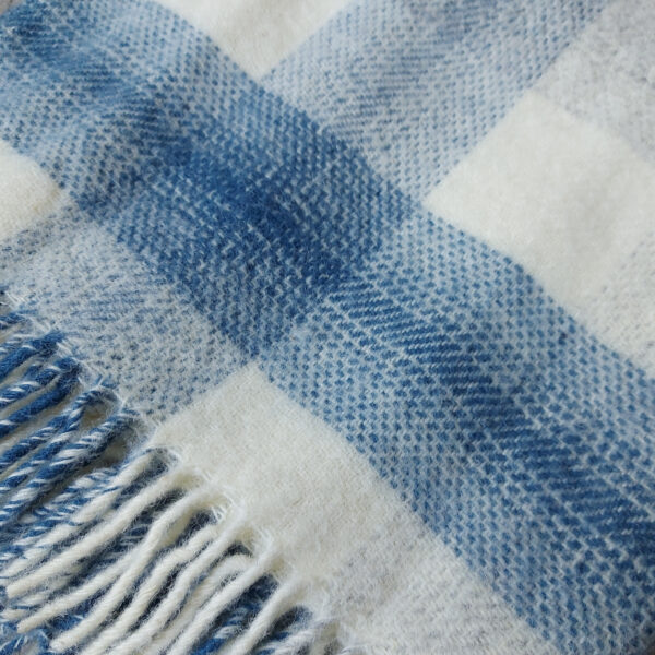 Blanket/throw meadow check blue&cream