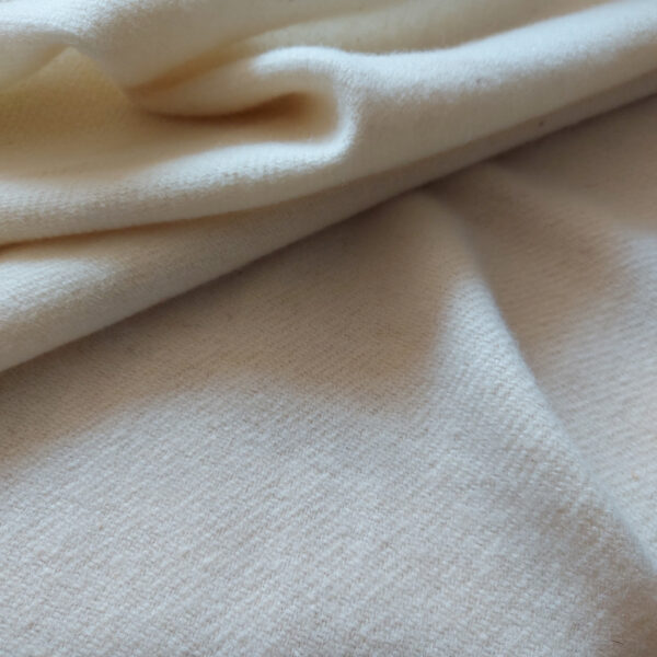 Diagonal twill wool white 326g