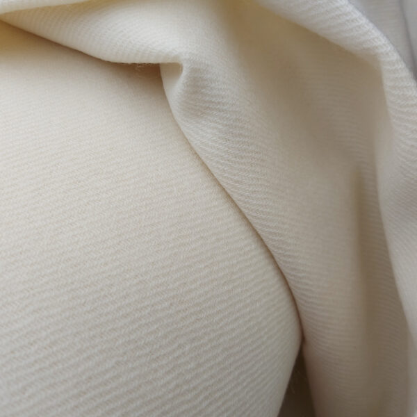 Diagonal twill wool white medium-thin