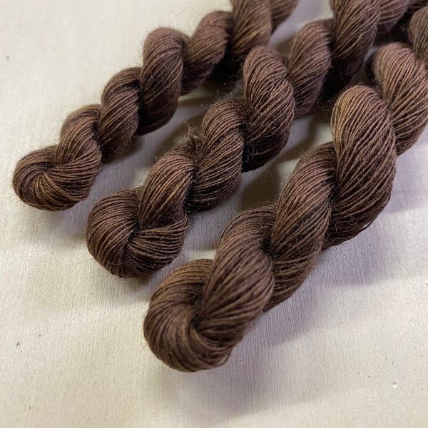 Fine yarn wool 40/2 dark-brown