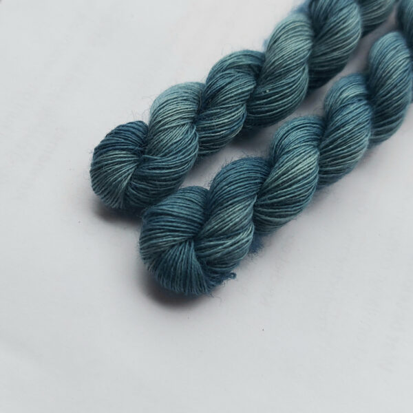Fine yarn wool 40/2 light petrol blue