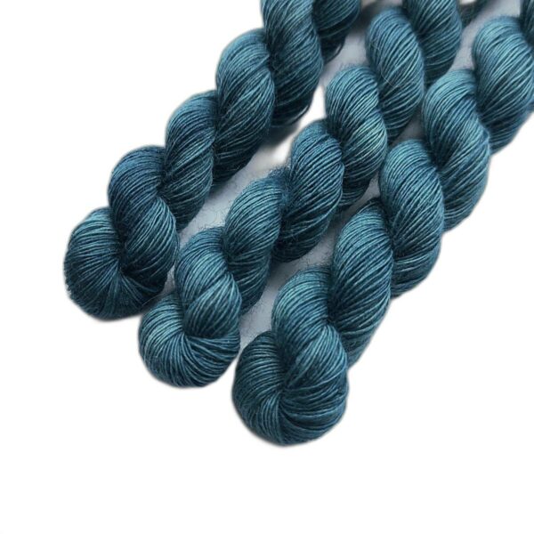 Fine yarn wool 40/2 petrol-blue