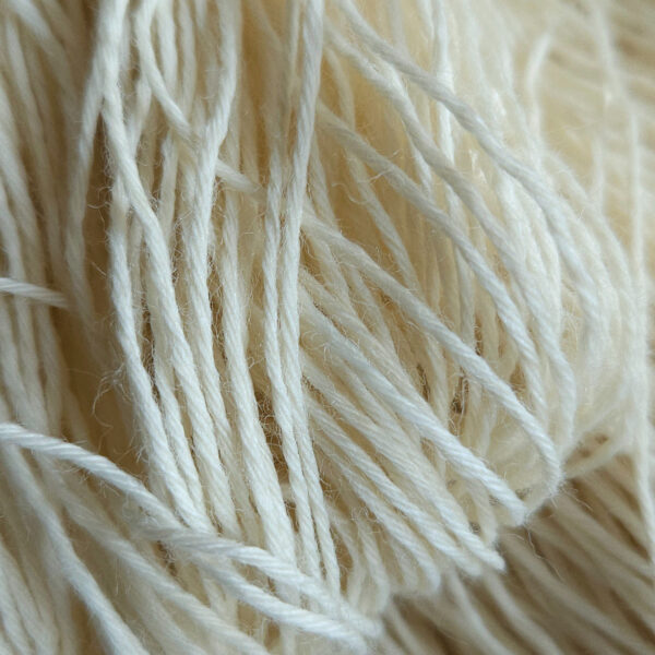 Fine yarn wool 20/6 white