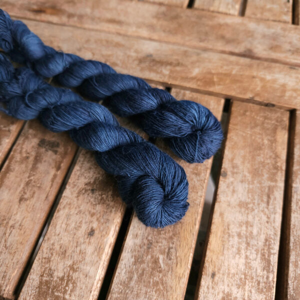 Fine yarn wool-40/2 dark-blue 200m