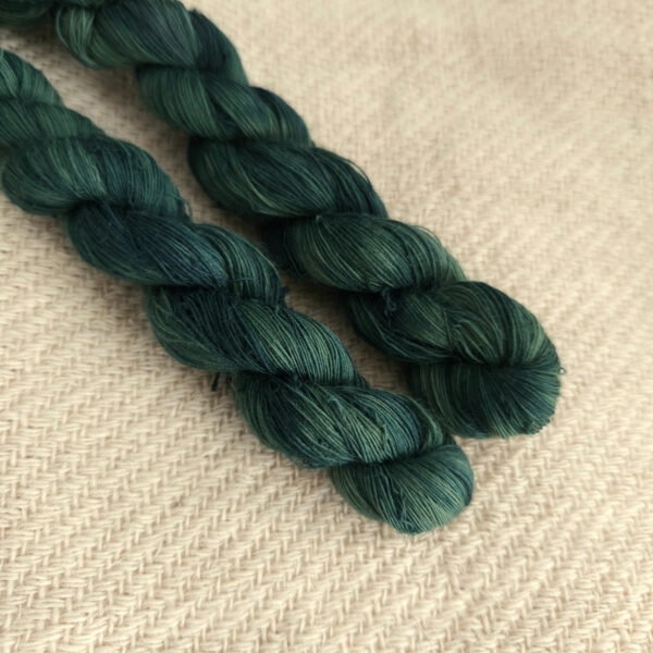 Fine yarn wool-40/2 dark-green-melange 200m