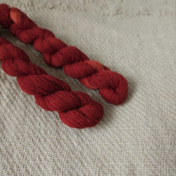 Fine yarn wool 40/2 red-melange 200m