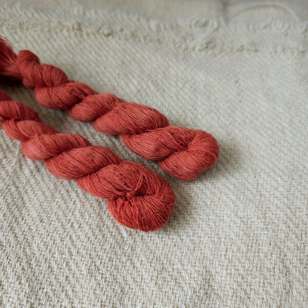 Fine yarn wool 40/2 salmon-red 200m