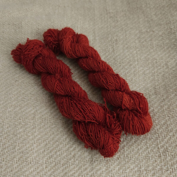 Sewing yarn wool 15/3 red