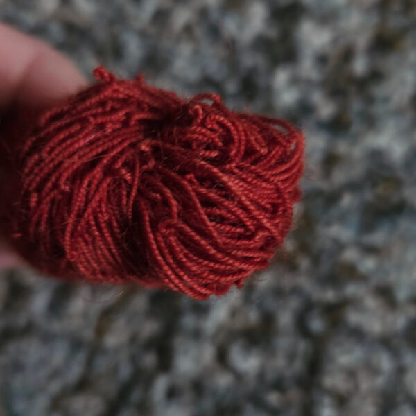 Sewing yarn wool 15/3 red