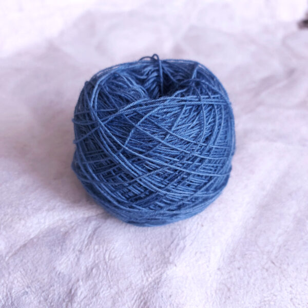 Fine yarn light blue-2