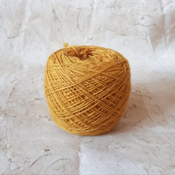 Fine yarn yellow (c)