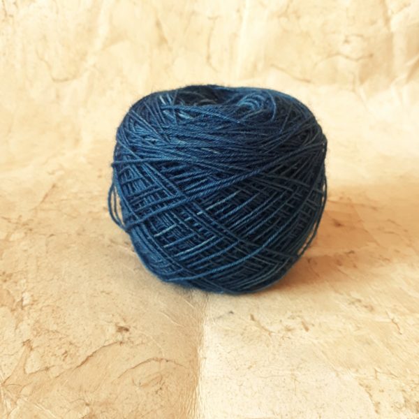 Weaving yarn blue (indigo)