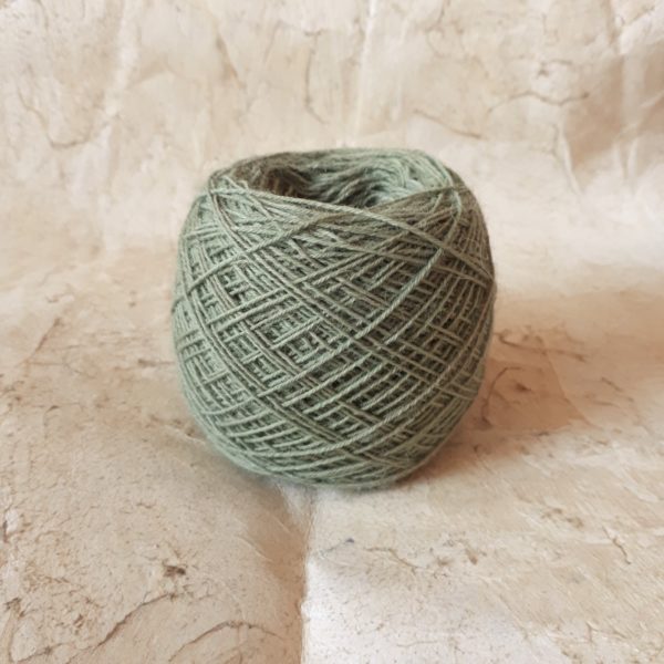 Weaving yarn pastel-green (weld-iron)