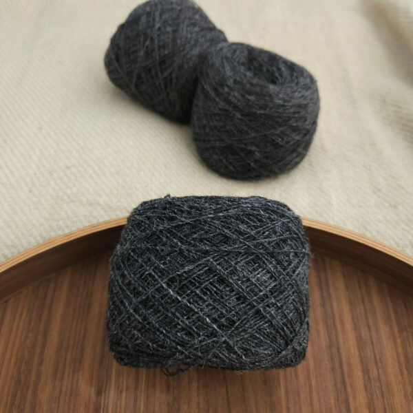 Yarn wool single 5.5/1 anthracite-grey