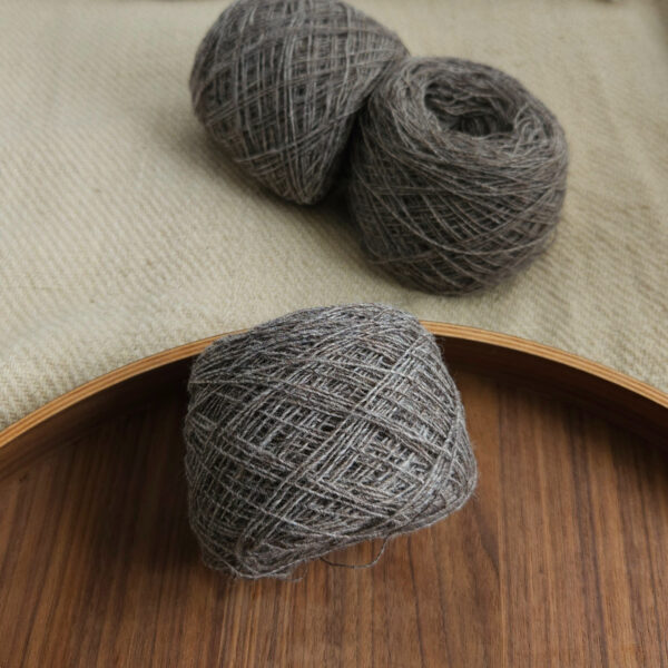 Yarn wool single 5.5/1 greyish-brown