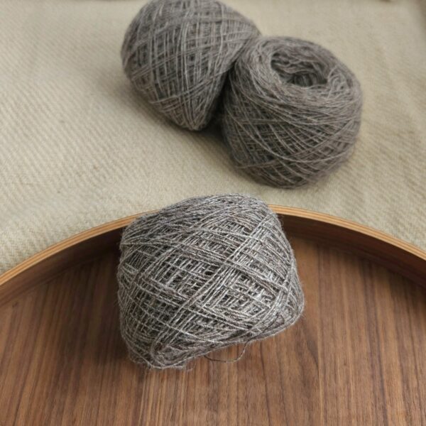 Yarn wool single 5.5/1 greyish-brown