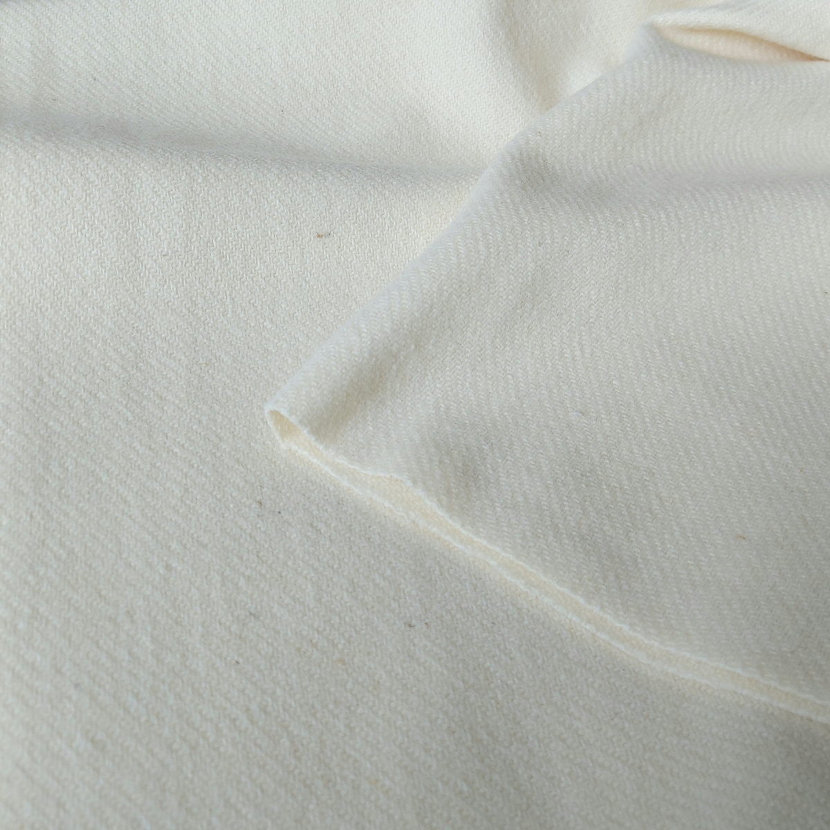 Diagonal twill wool white 430g - Historical fabrics - Classic Fabrics