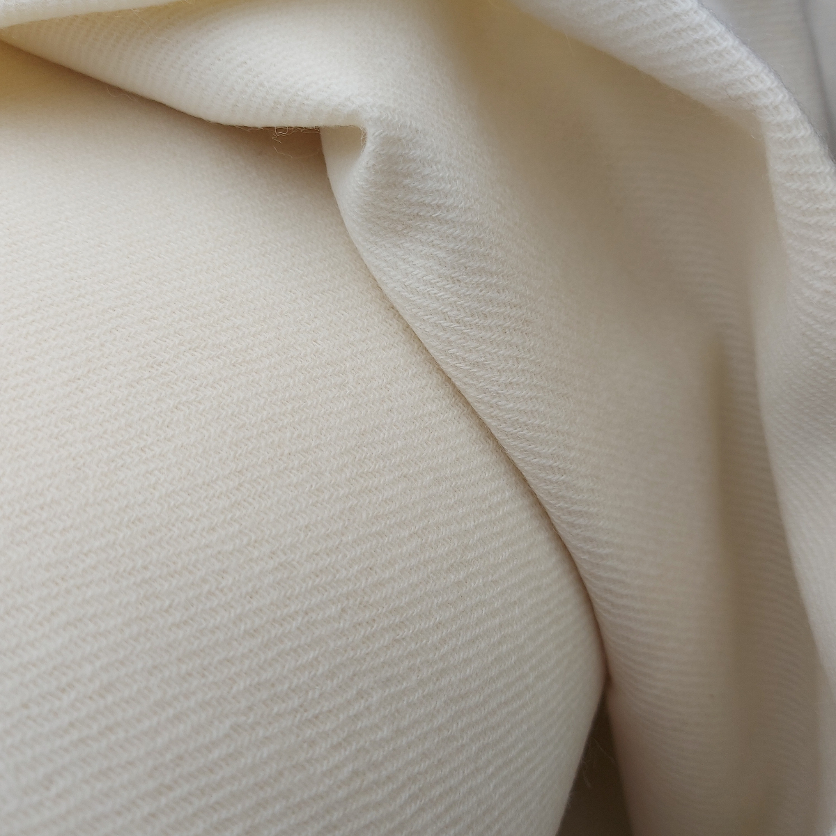 Diagonal Twill Wool White Medium-thin - Historical Fabrics - Classic 